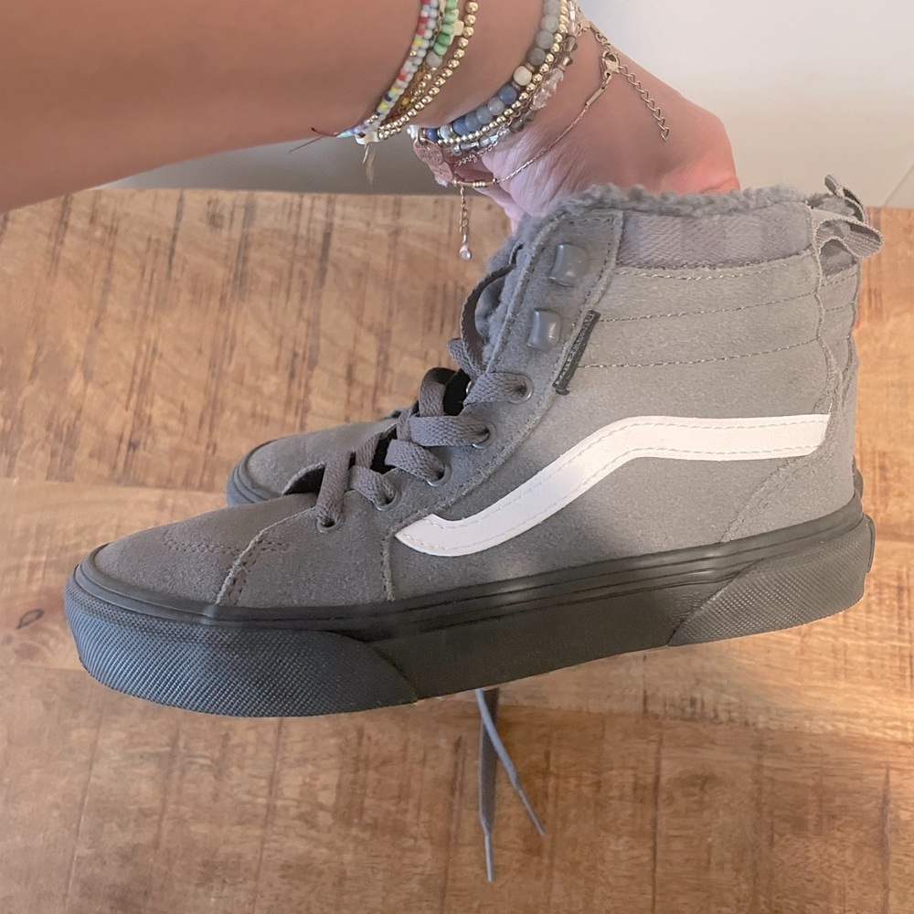 Vans Filmore Youth Boys Suede High-Top Lined Sneaker Size
2 gray Water Resistant